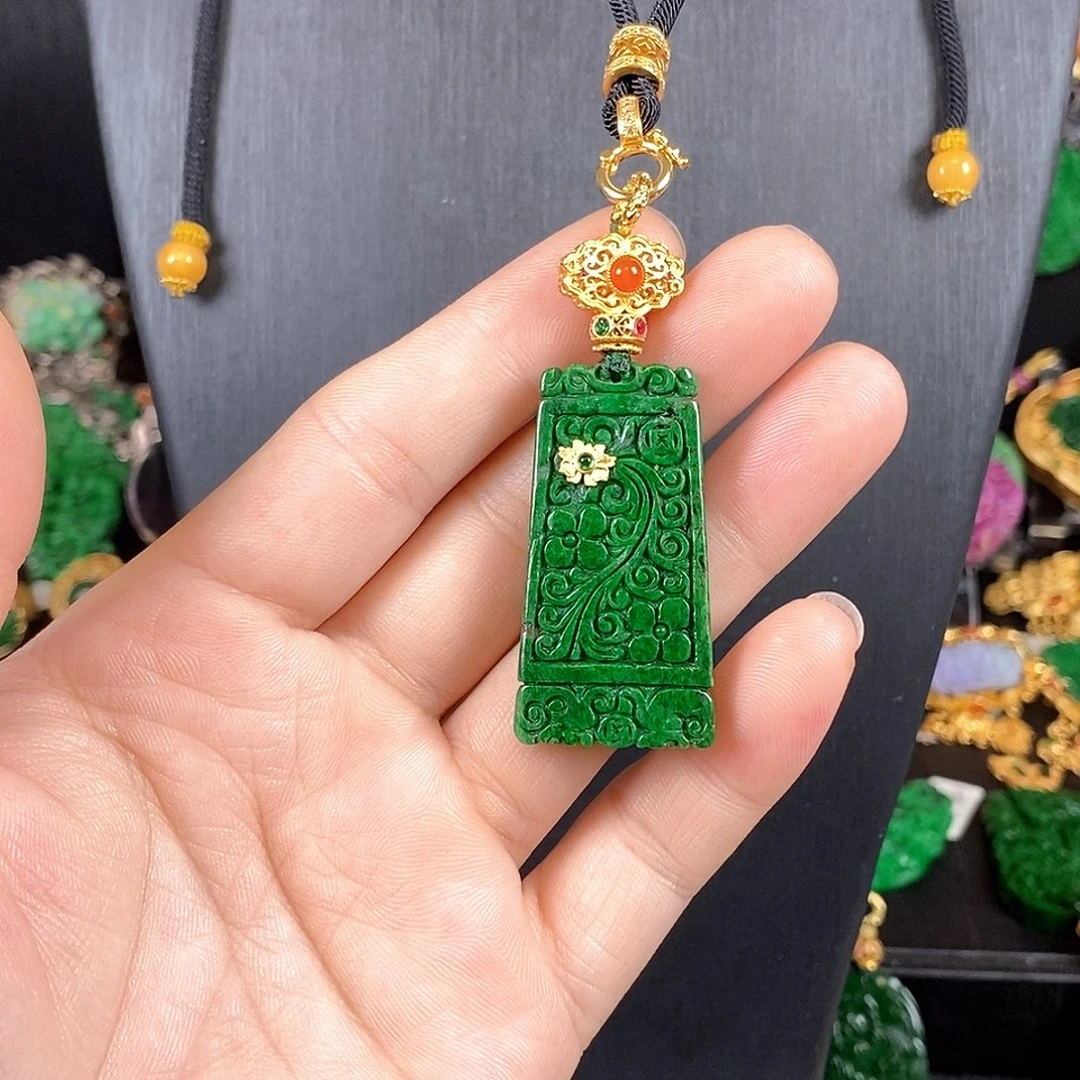 翡翠未镶嵌吊坠(赠链)吊坠