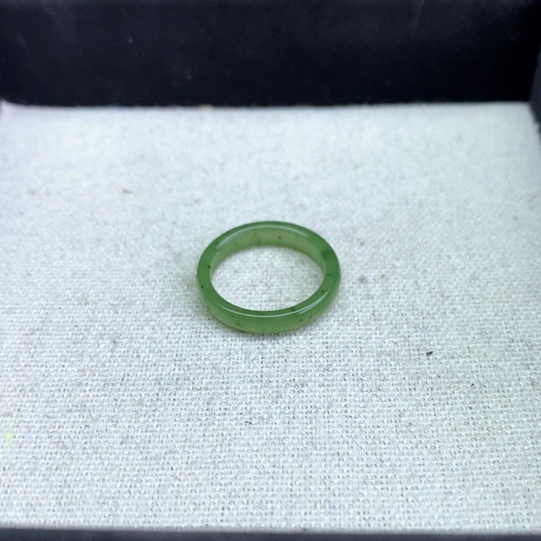 和田玉戒指未镶嵌碧玉细条11号