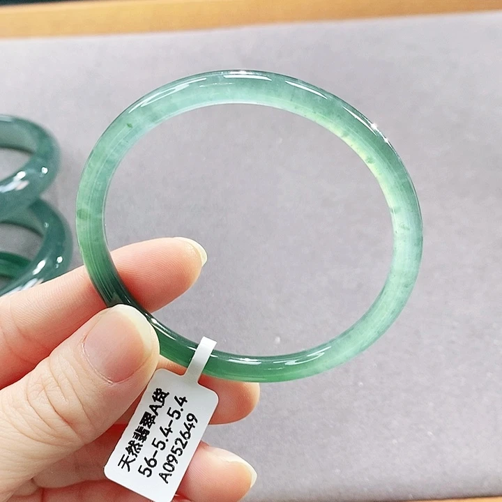 翡翠未镶嵌手镯（圆镯）