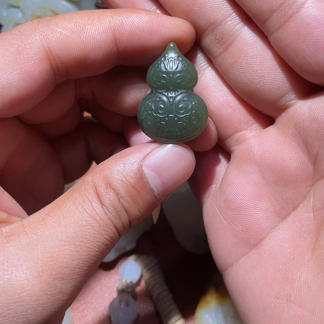 和田玉未镶嵌车挂