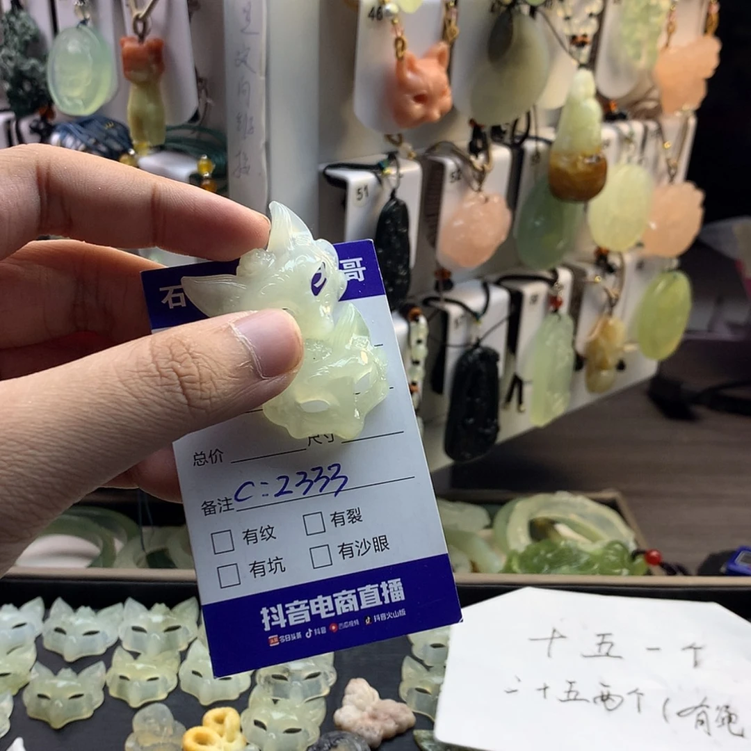 【闪购商品】蛇纹石玉颈饰未镶嵌白*。