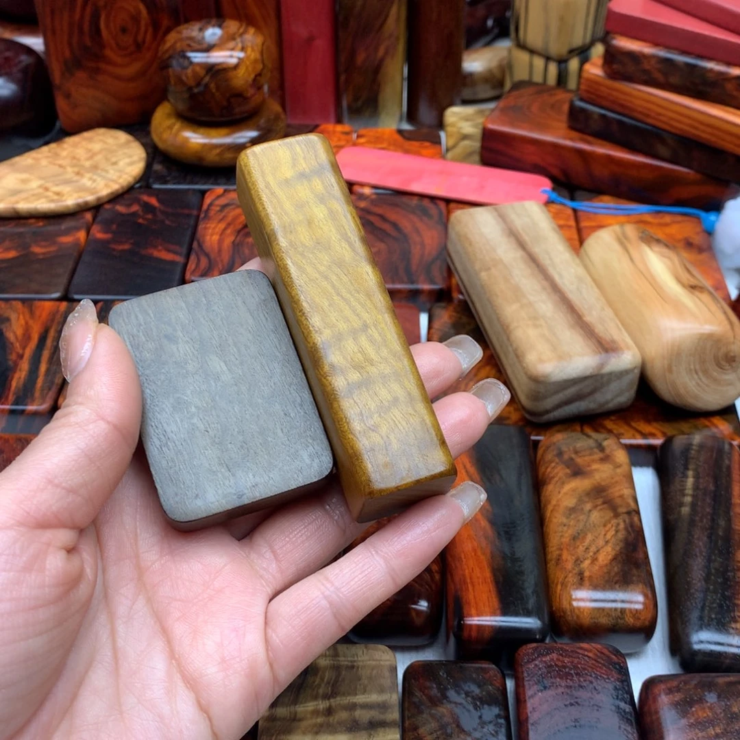 交趾黄檀（大红酸枝）斗**色