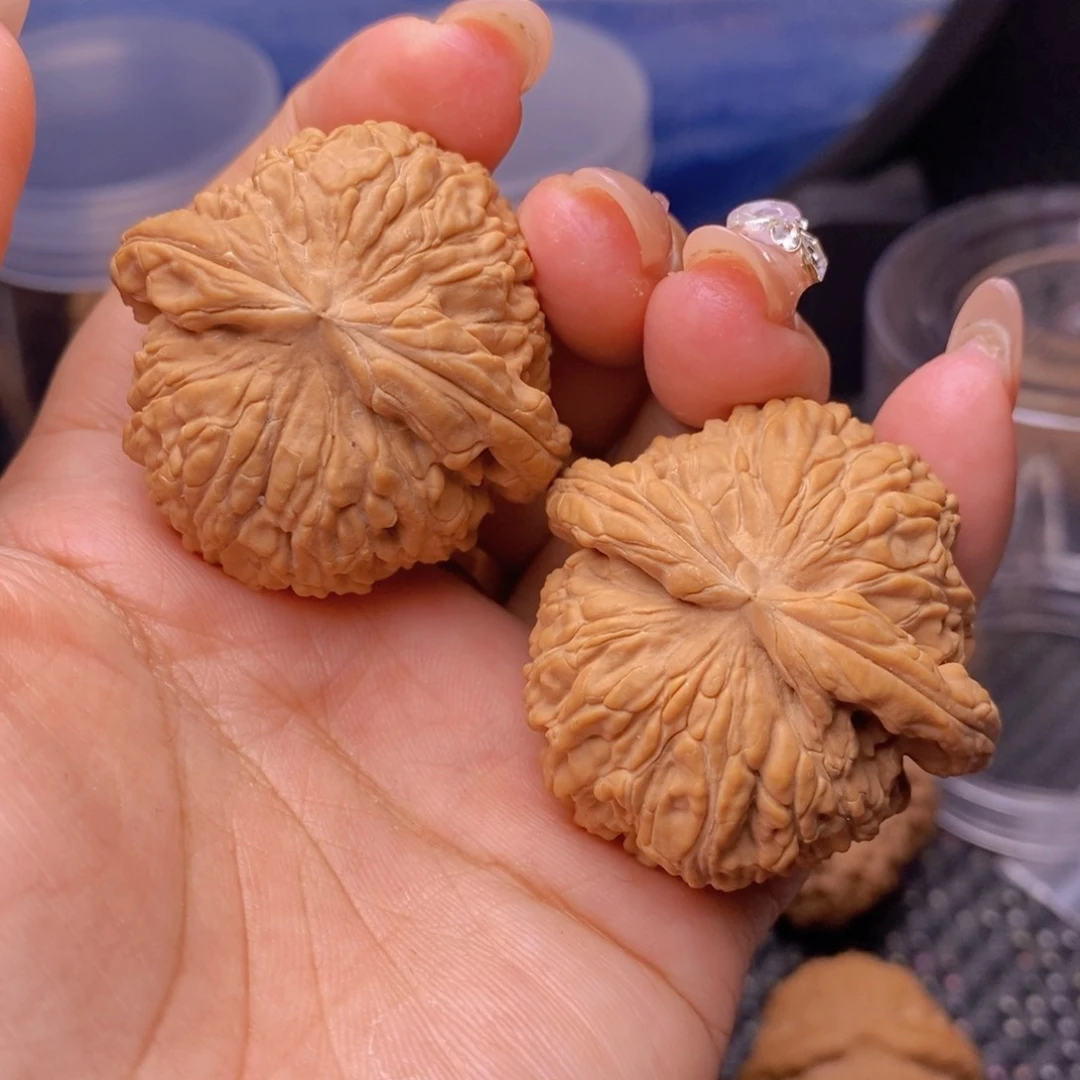 文玩核桃吊坠青****ᴹ白狮子