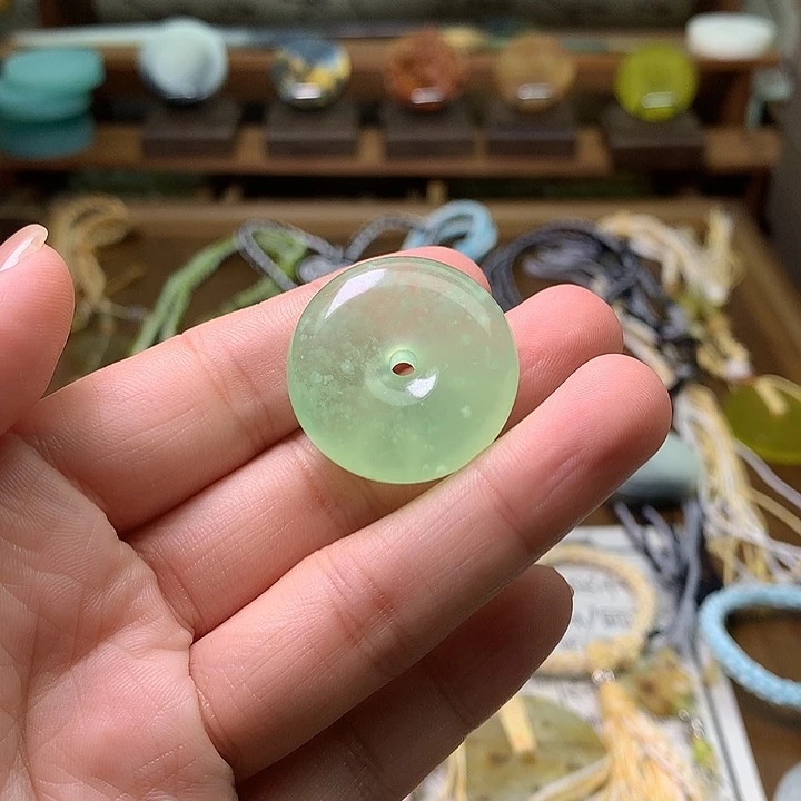 未镶嵌蛇纹石玉颈饰