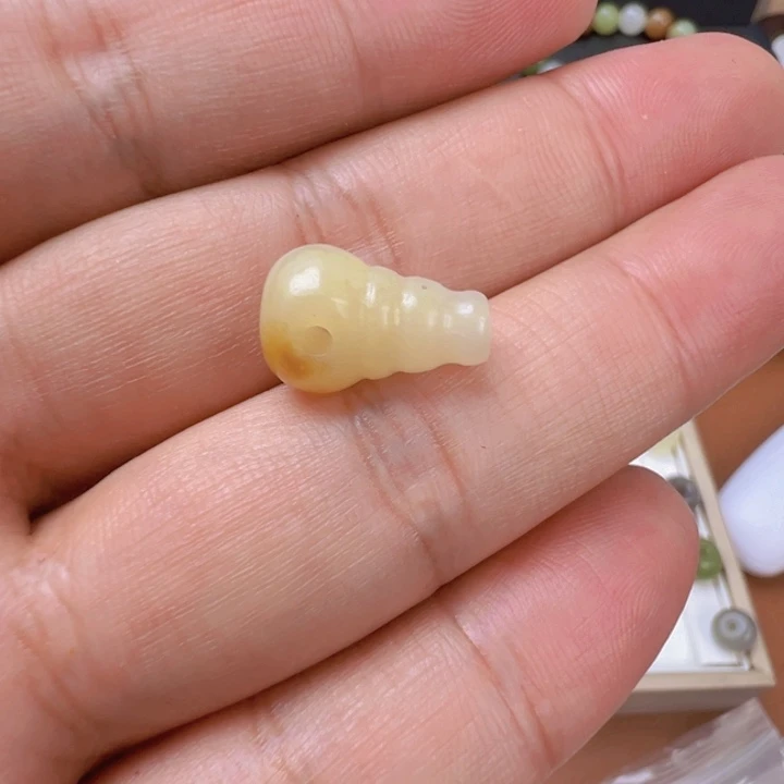 未镶嵌和田玉（糖玉）珠宝半成品师***方