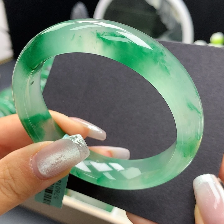 未镶嵌手镯石英质玉