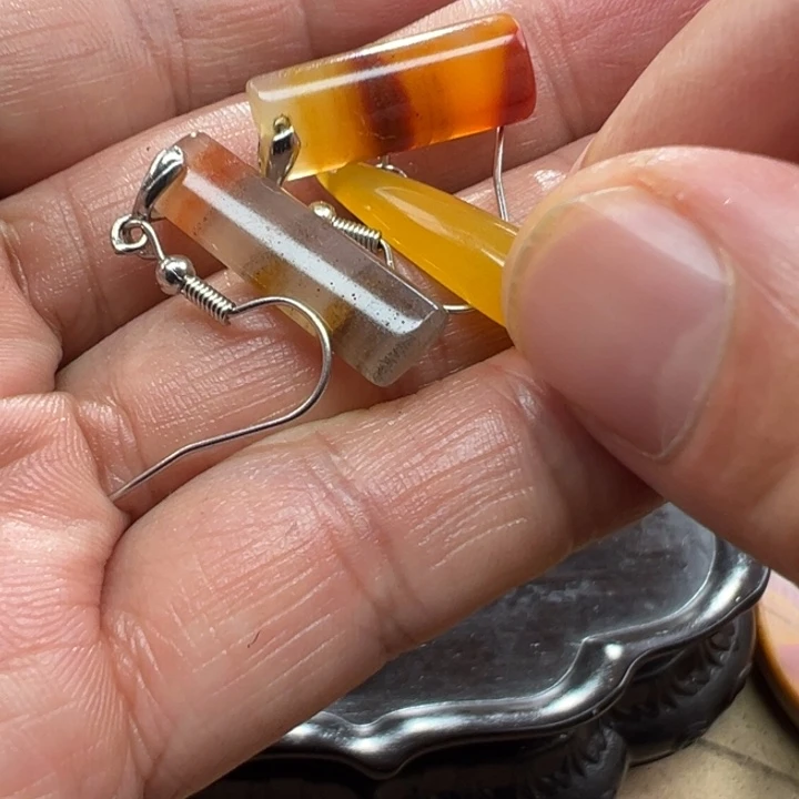 石英质玉（黄龙玉）颈饰未镶嵌莯****奶