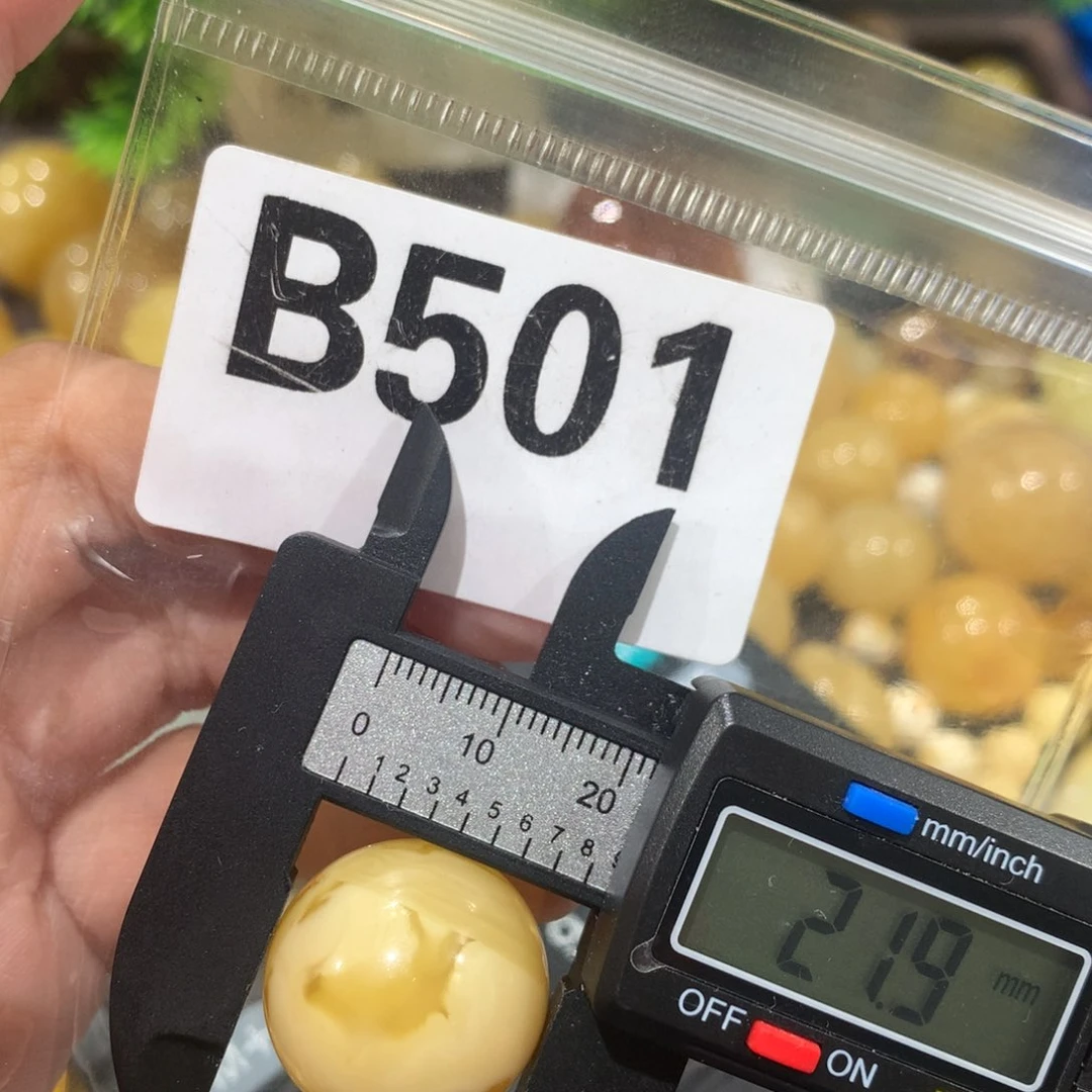未镶嵌琥珀珠宝奇石