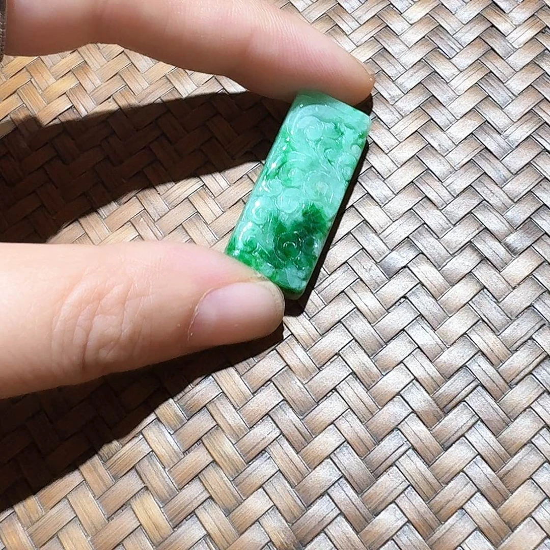 颈饰未镶嵌翡翠个性十足