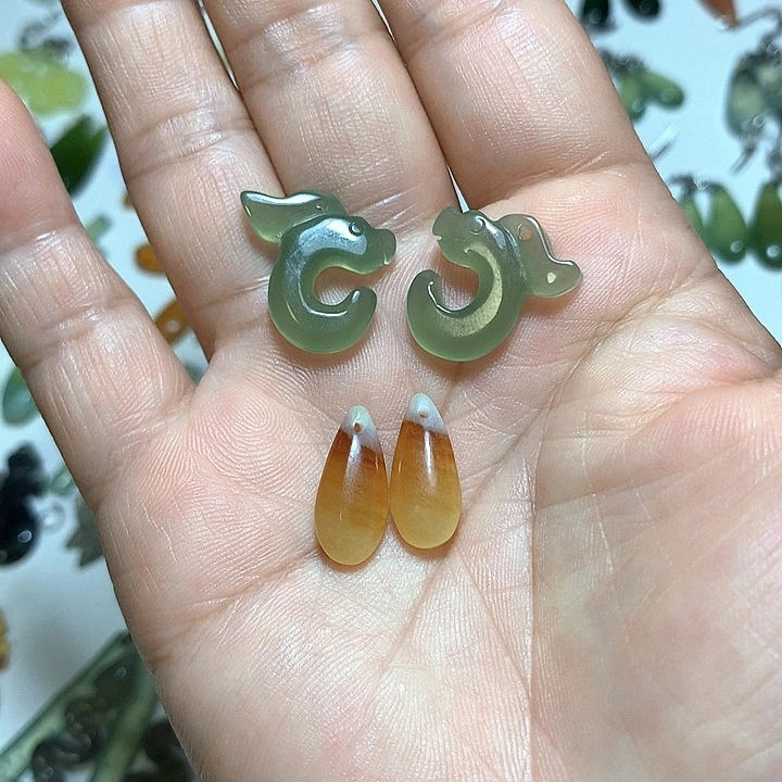 小***˘蛇纹石玉未镶嵌耳环