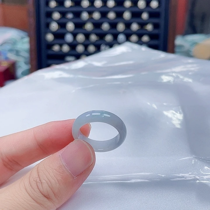 翡翠手镯未镶嵌翡翠