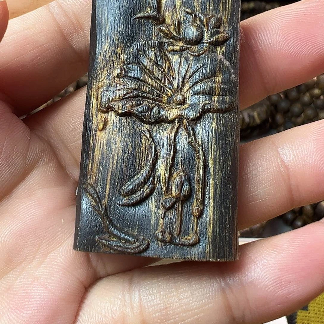 万***爷沉香沉香碎屑雕刻牌10.5g