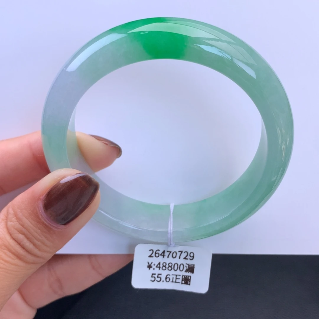 翡翠手镯未镶嵌糯冰阳绿手镯（微瑕捡漏）