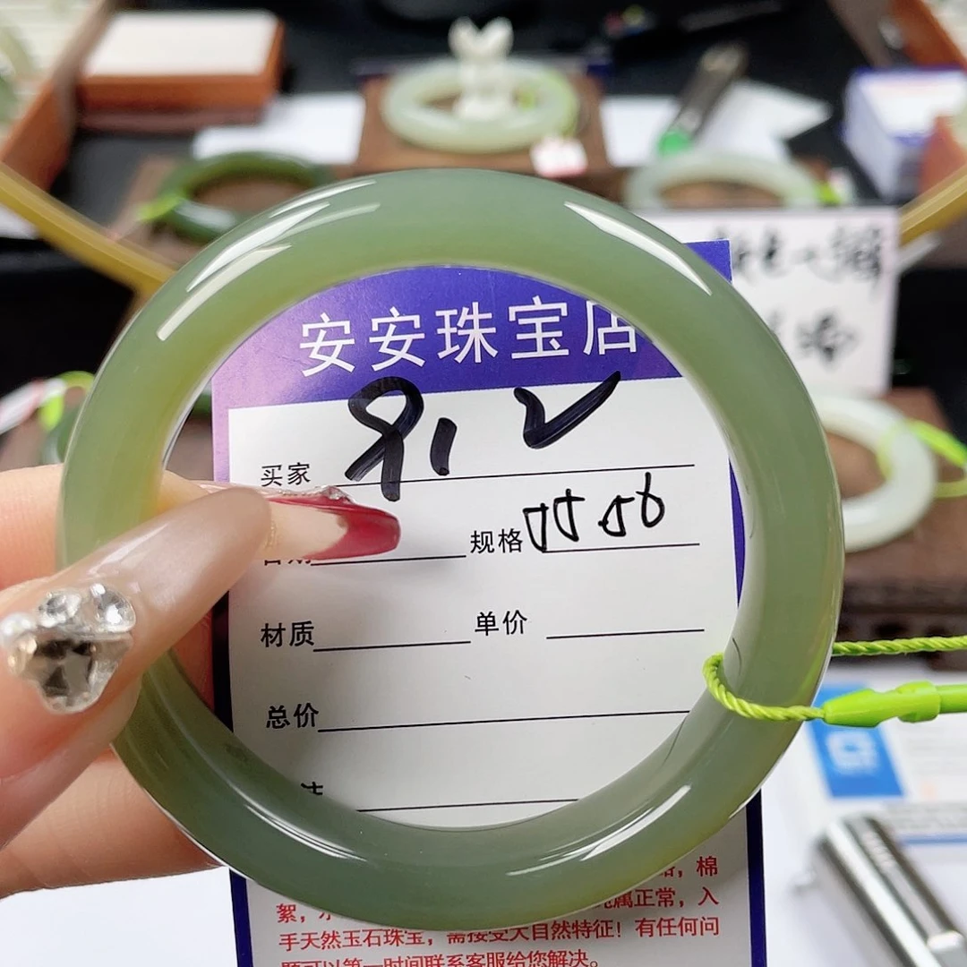 和田玉手镯未镶嵌