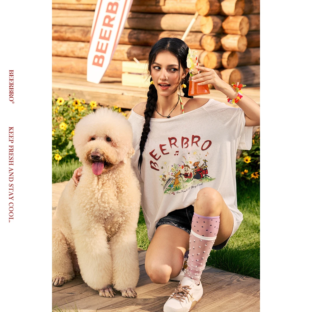 『海岛假日』舒适透气小狗派对氛围感斜肩T恤BZ25XXX1007-1TE05F