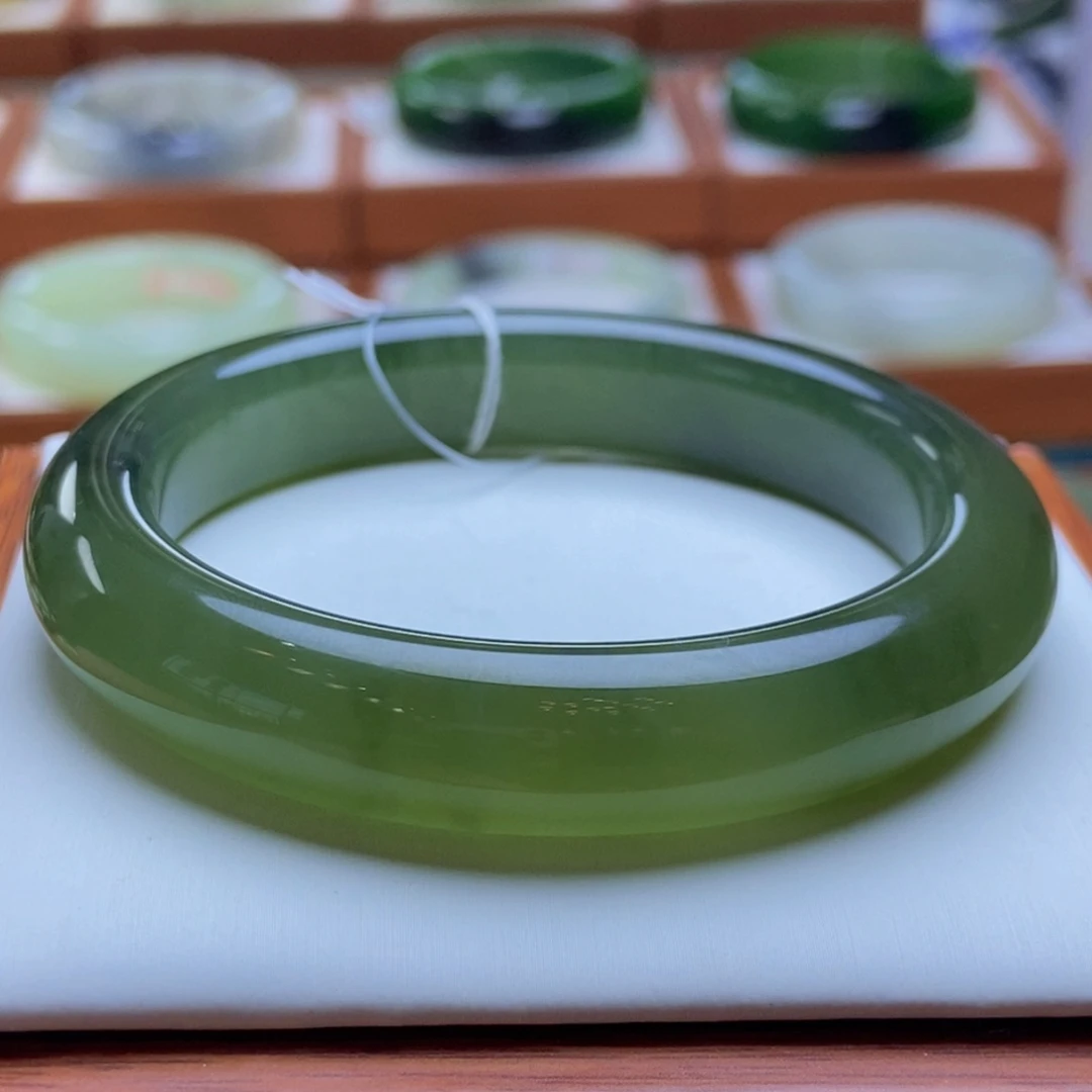 和田玉手镯未镶嵌冰胶湖水绿飘花