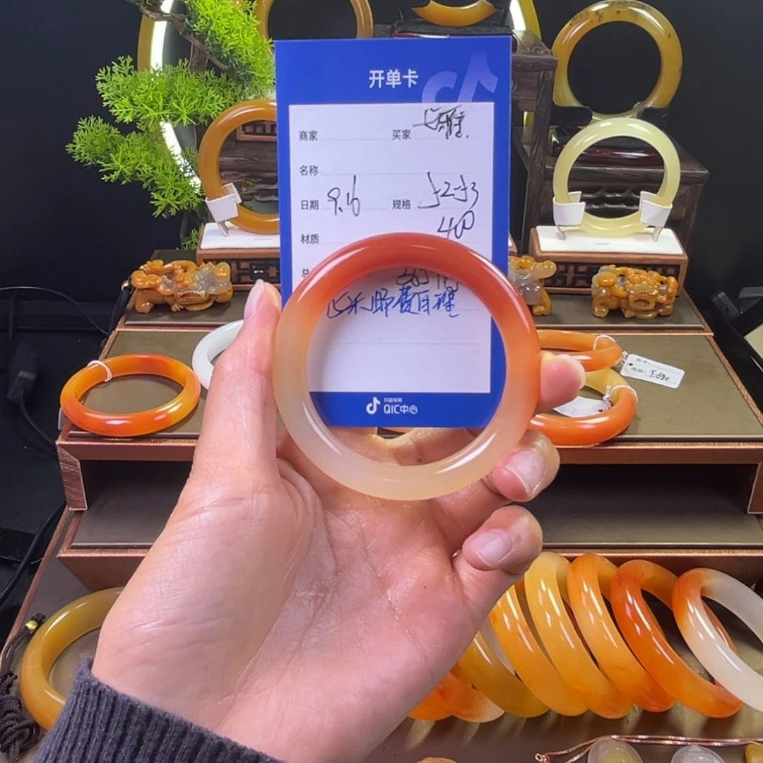 未镶嵌手镯石英质玉弋*