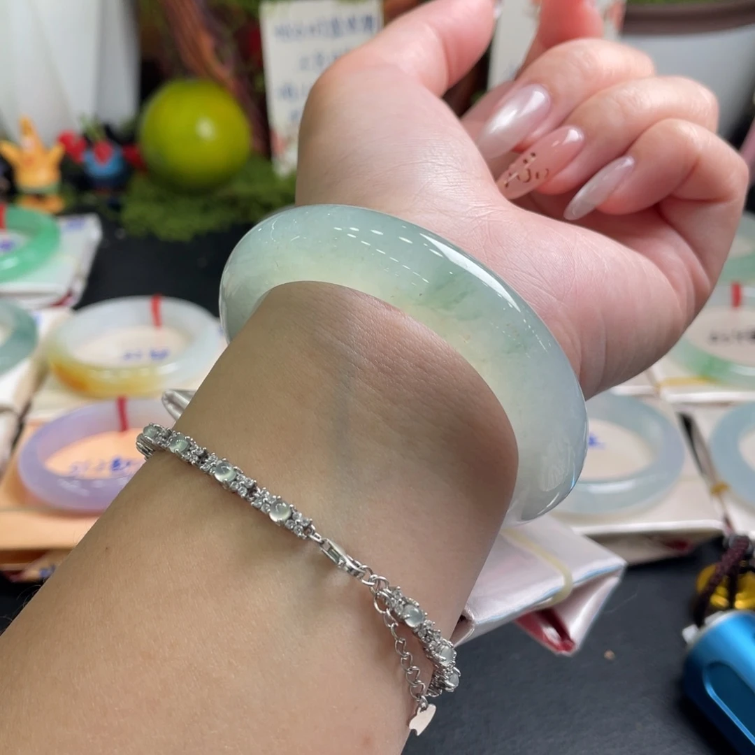 翡翠未镶嵌手镯53肥嘟嘟正 发光绿精灵