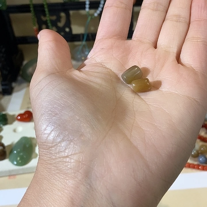 颈饰未镶嵌和田玉（糖玉）这个