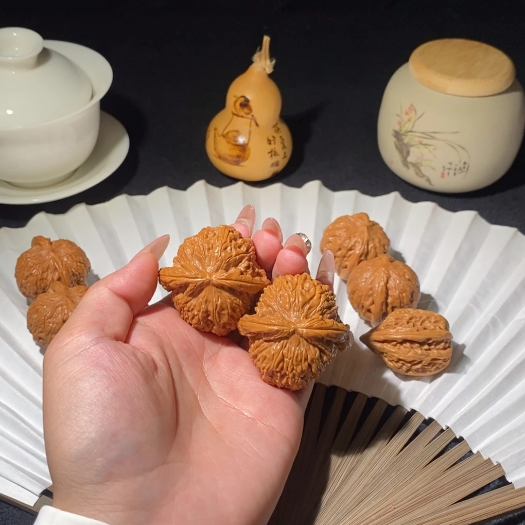 文玩核桃吊坠白狮子43