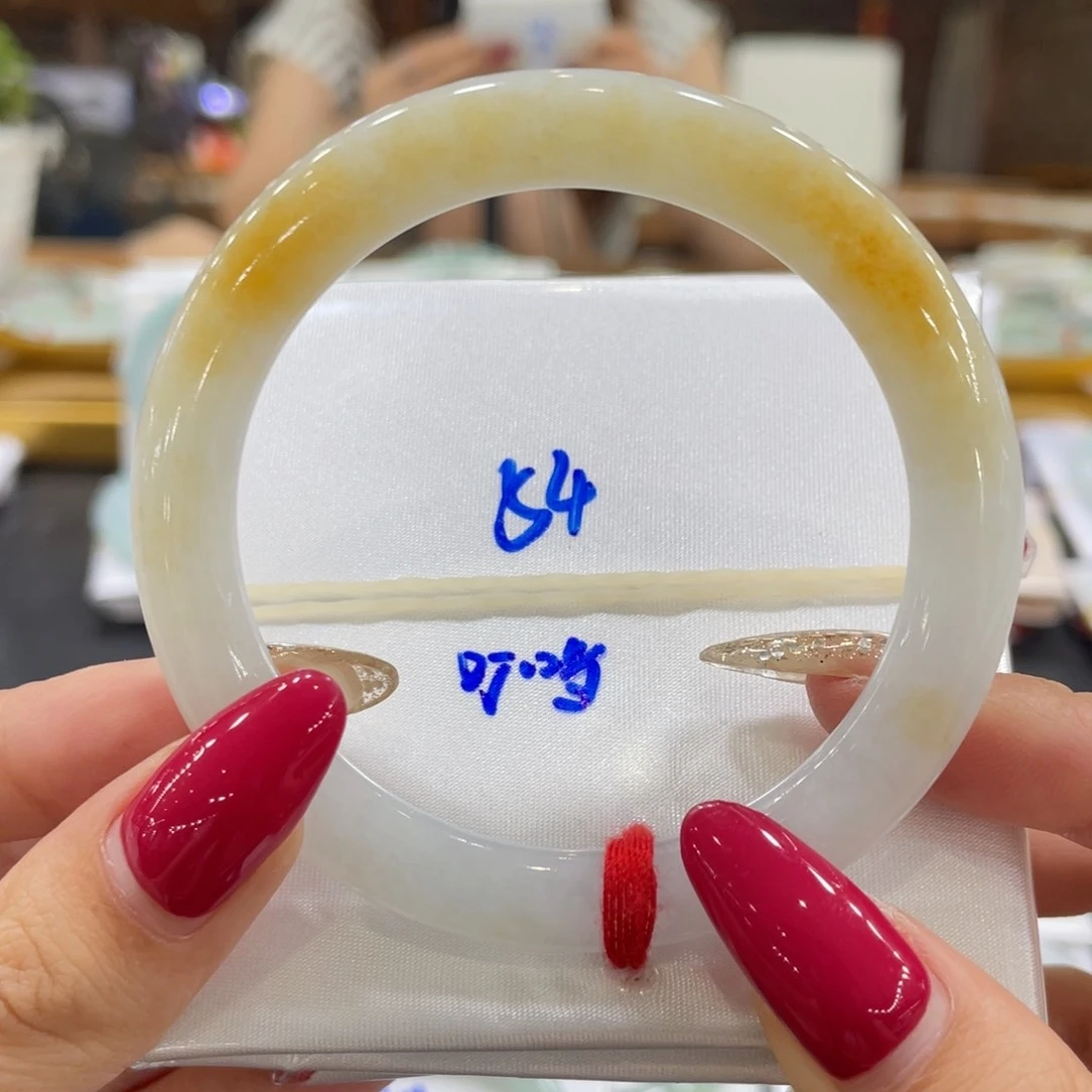 翡翠手镯未镶嵌翡翠