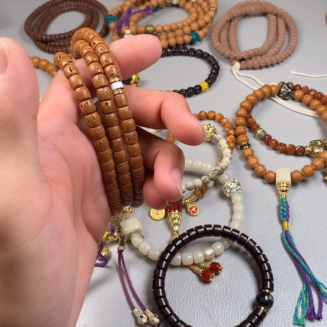 初****吊坠桃核。。。。。。。。。。。。