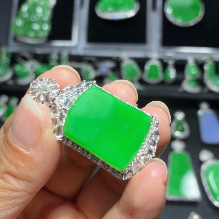 翡翠18K金镶嵌吊坠(不含链)翡翠