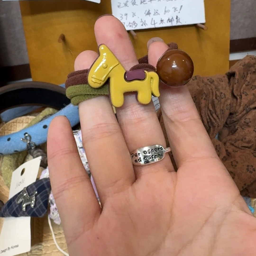 布艺铁合金黄色小马发绳