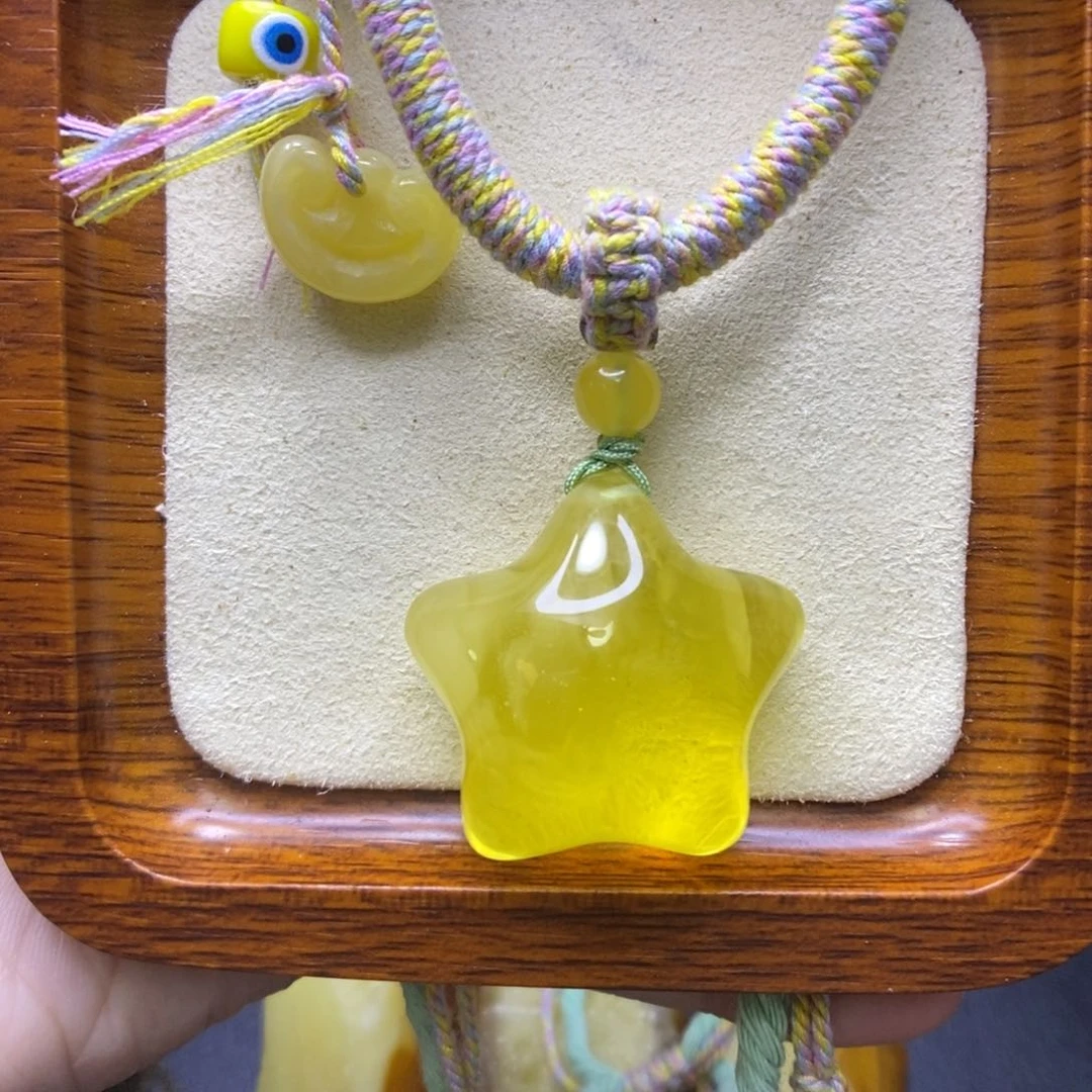 琥珀颈饰未镶嵌敏