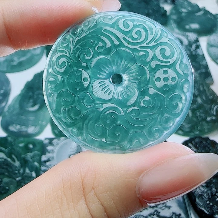 翡翠未镶嵌颈饰多样性发货天然的A货翡翠