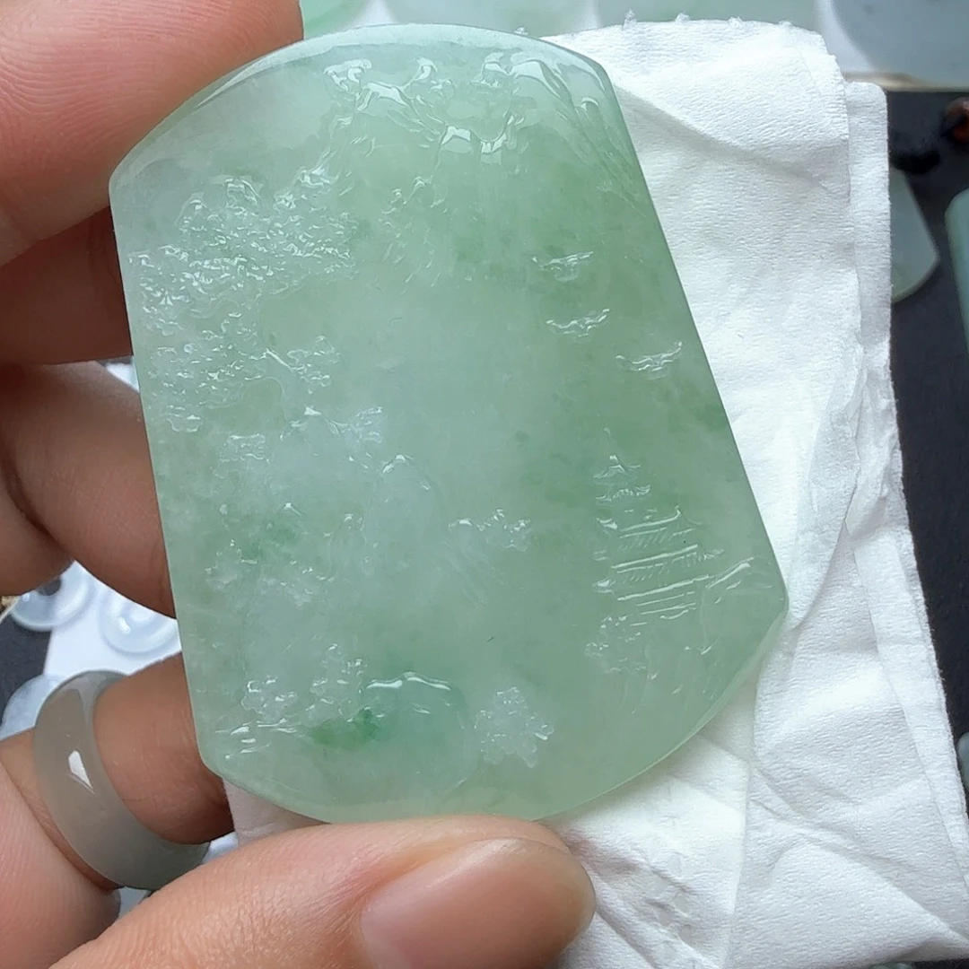 翡翠未镶嵌吊坠(赠链)天然缅甸翡翠A货山水牌