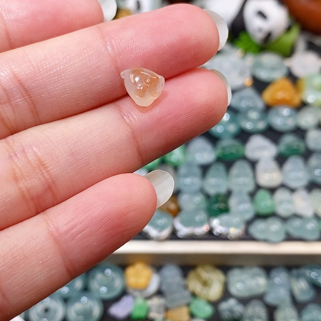 翡翠未镶嵌颈饰冰飘花莲蓬
