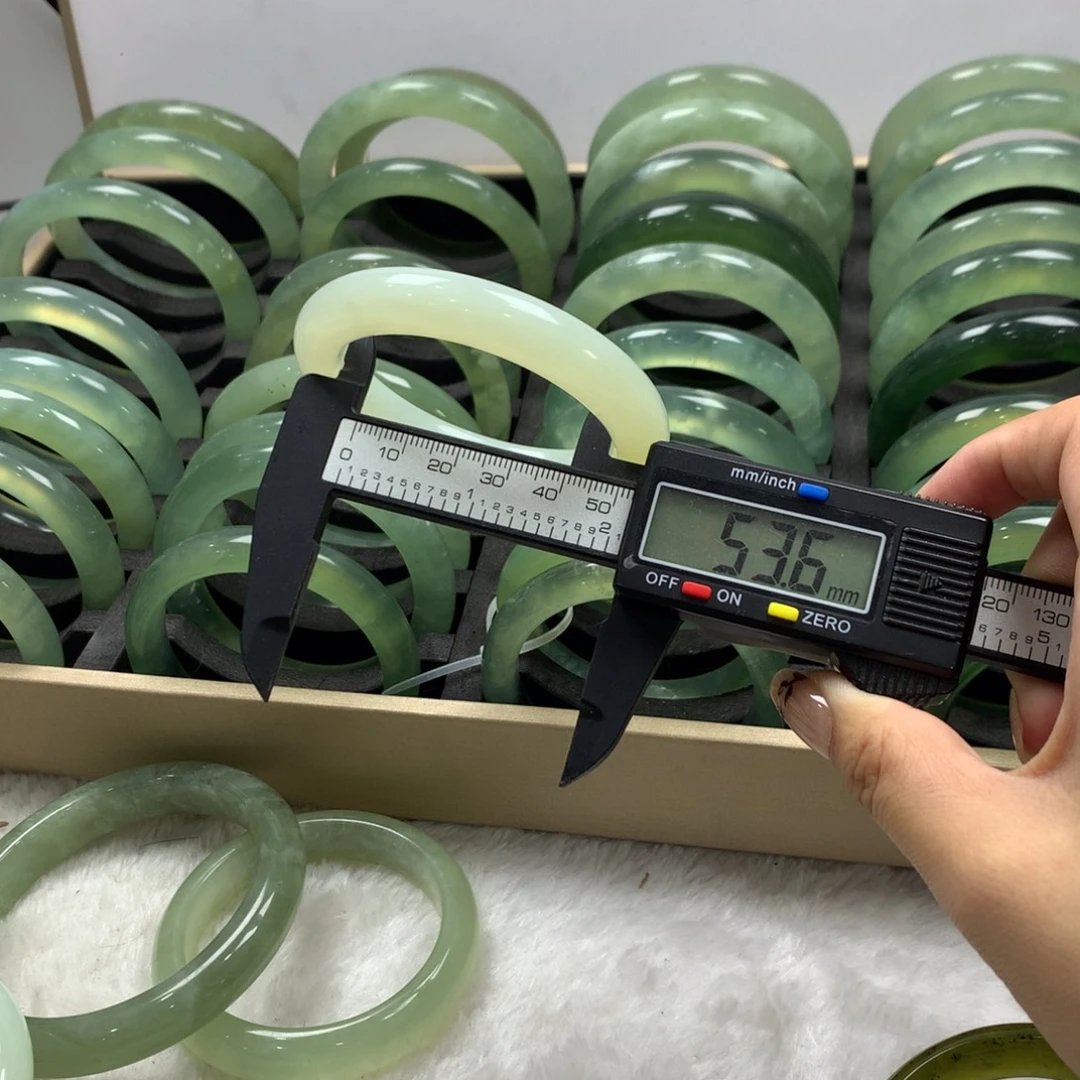 蛇纹石玉未镶嵌手镯68