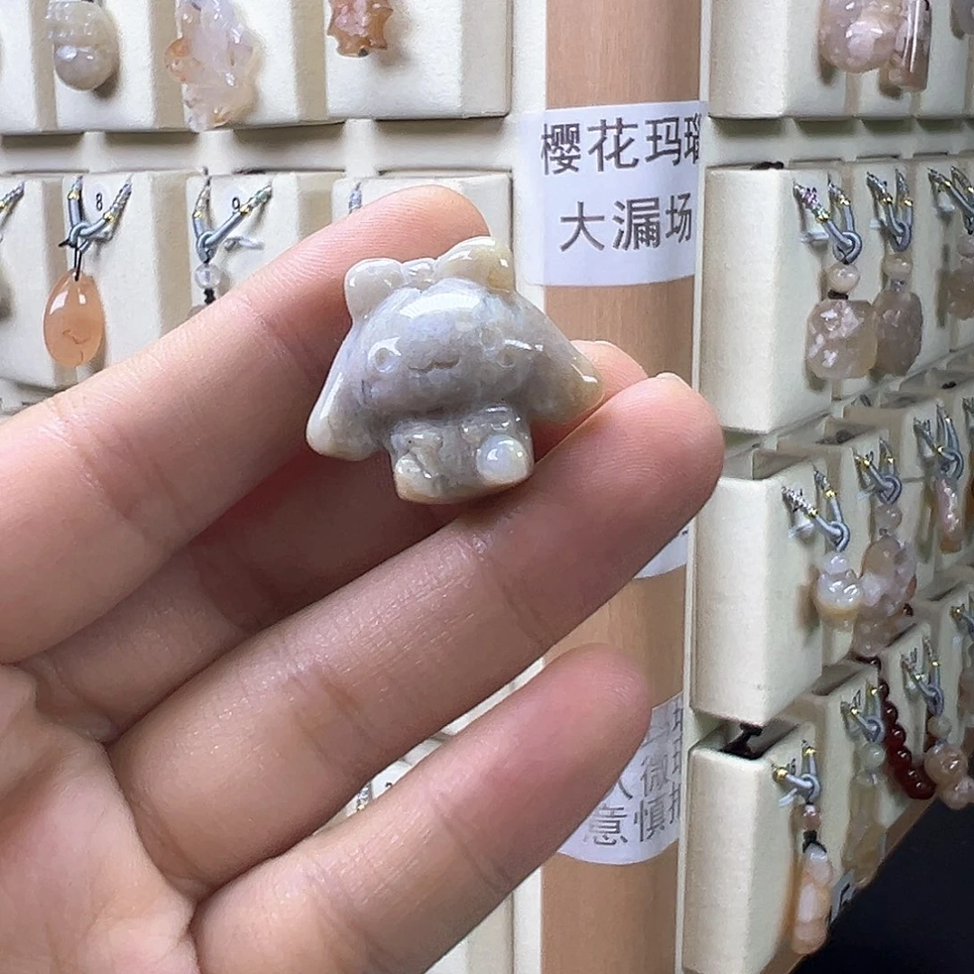 浅****石英质玉未镶嵌颈饰