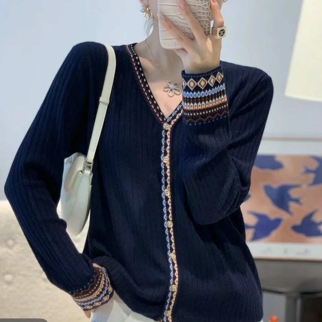 高品质秋季新款V领民族风提花设计时尚洋气百搭单排扣针织开衫