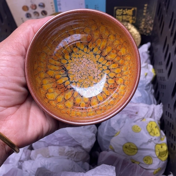 茶盏我不是说明他在做