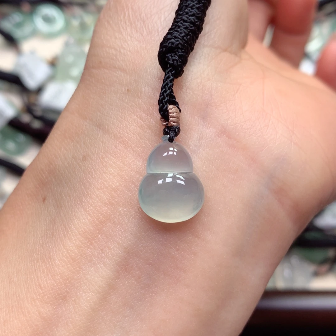 翡翠未镶嵌颈饰葫芦