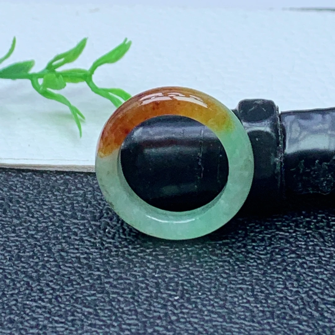 缅甸天然A货翡翠  飘红翡素面玉戒圈戒指 内径 15.2mm 编号1065