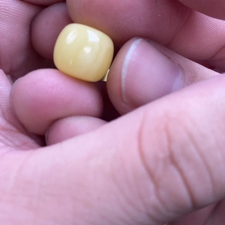 蜜蜡裸石未镶嵌中****计