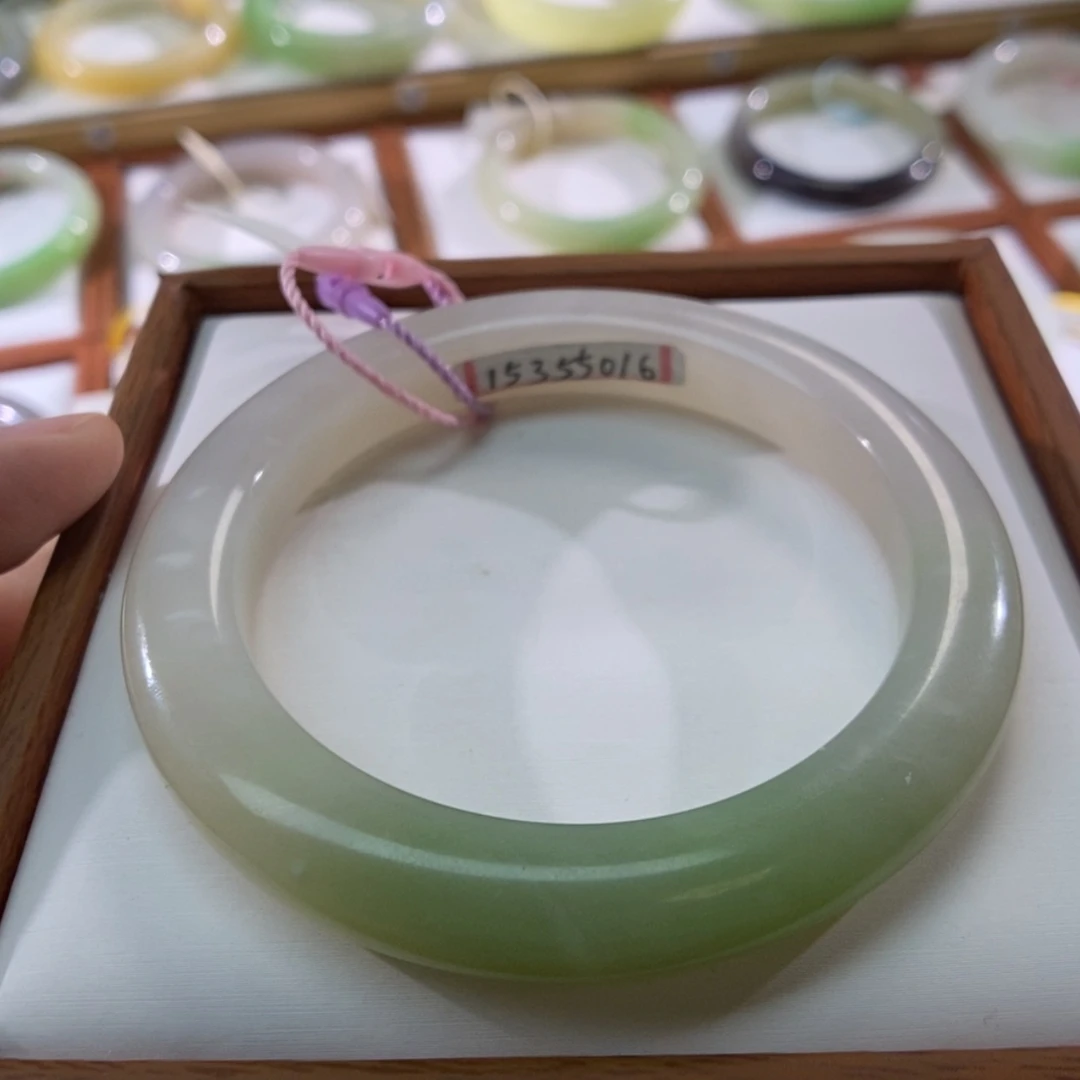 【闪购商品】未镶嵌手镯和田玉（翠青玉）