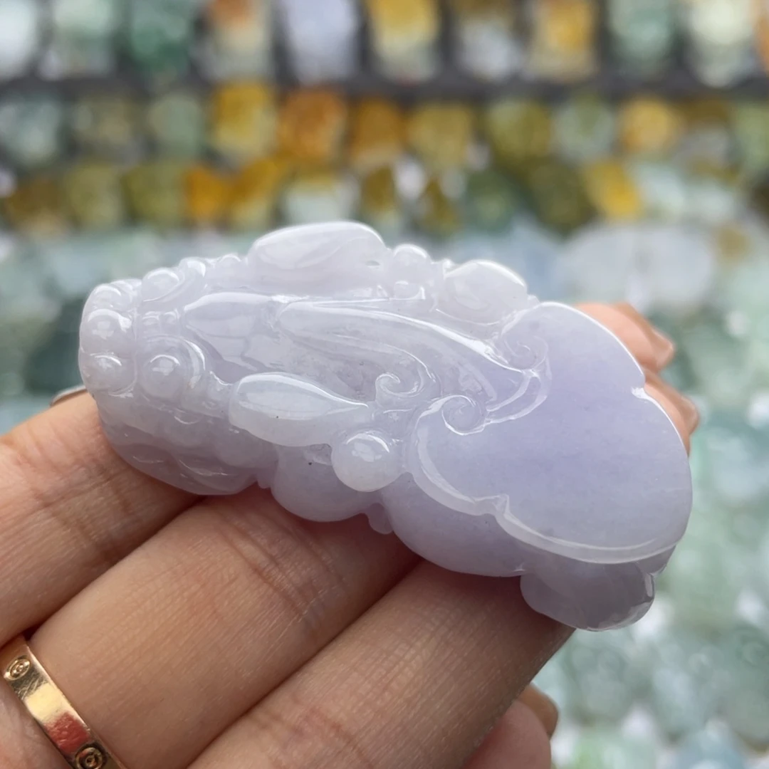 翡翠未镶嵌颈饰貔貅