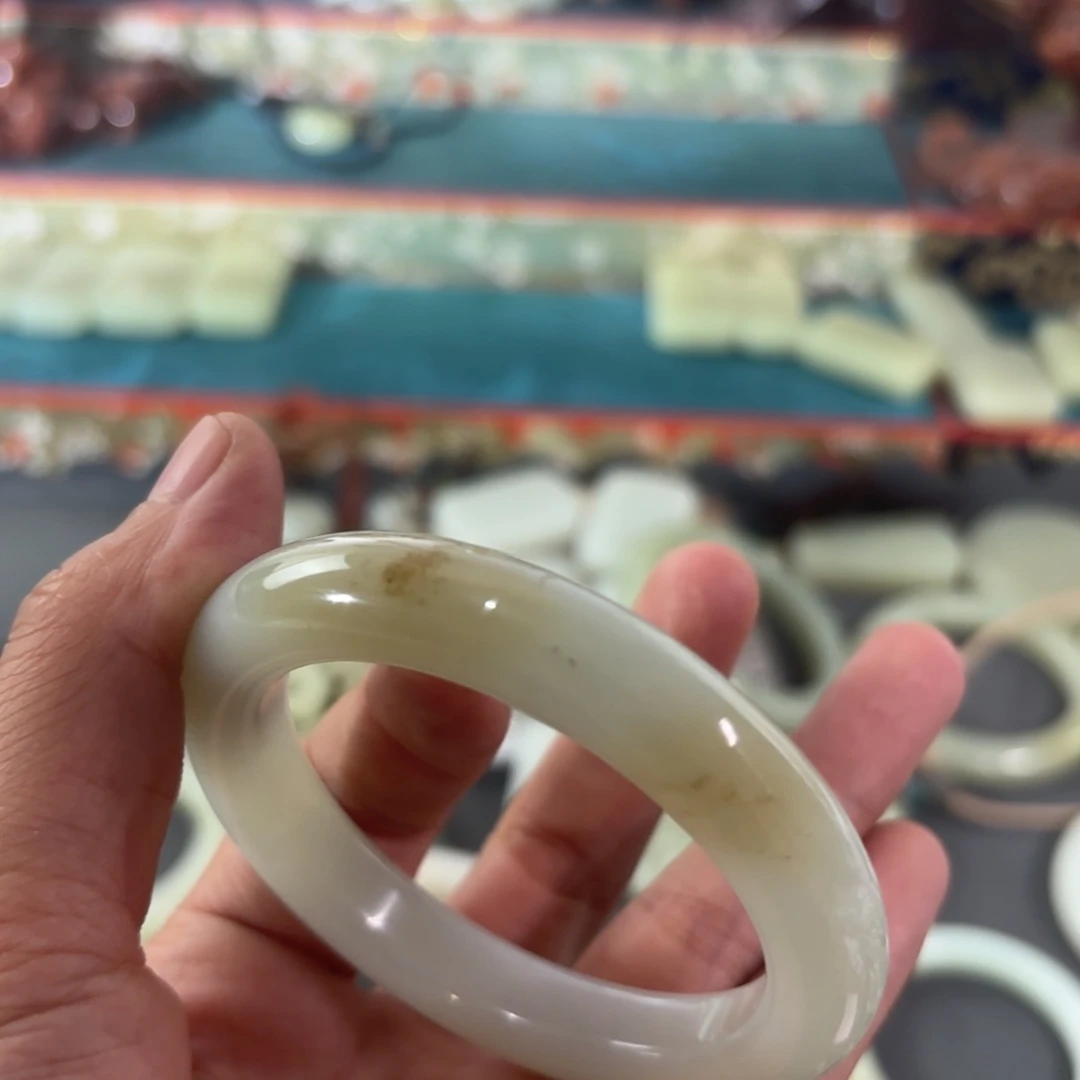 手链未镶嵌和田玉（糖玉）向****?