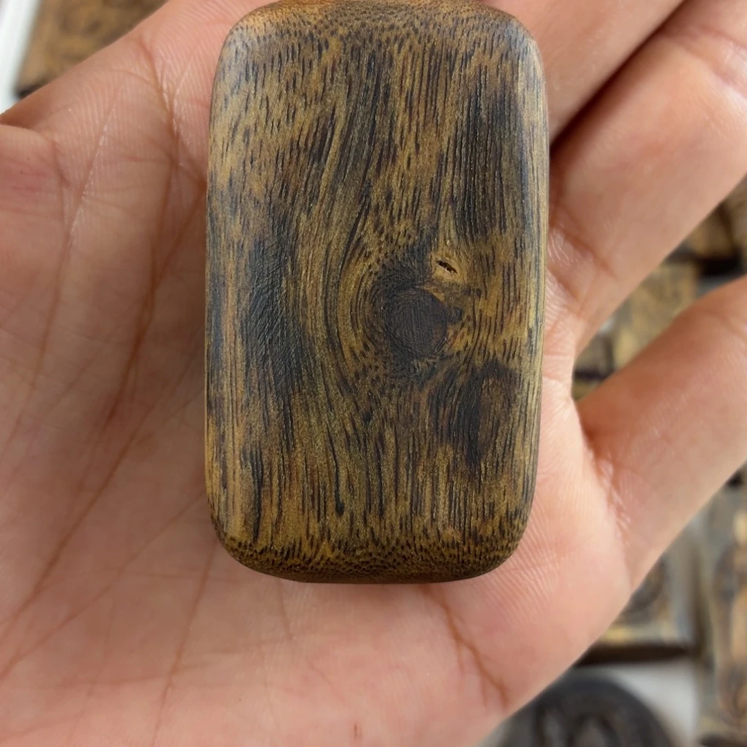 沉香沉香碎屑平安无事牌10.6克