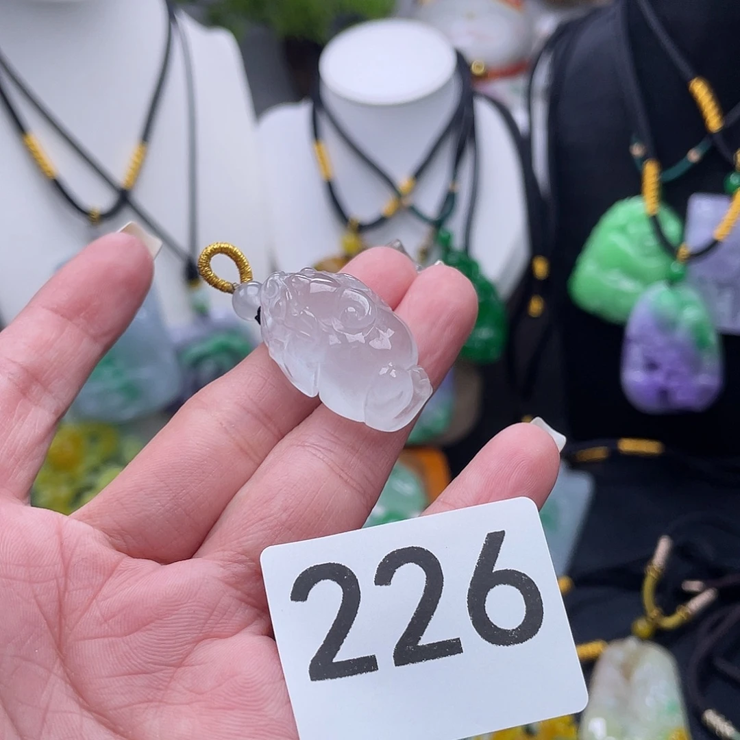 吊坠(赠链)未镶嵌翡翠