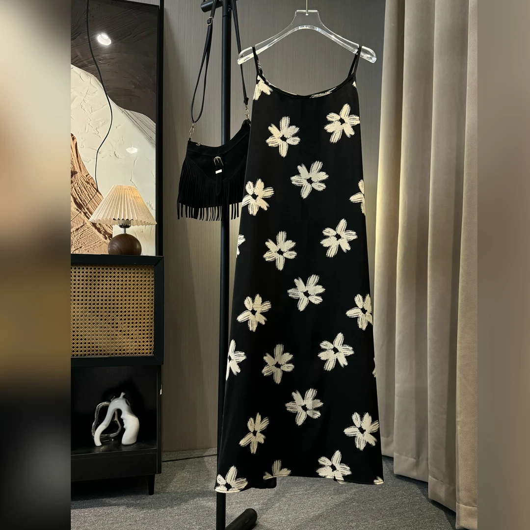 夏季网红设计感百搭杏雾花吊带连衣裙