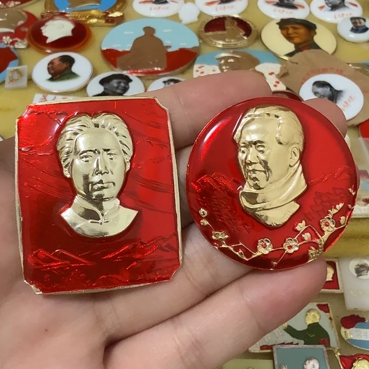 谊****其他普通金属毛爷爷像章，万岁