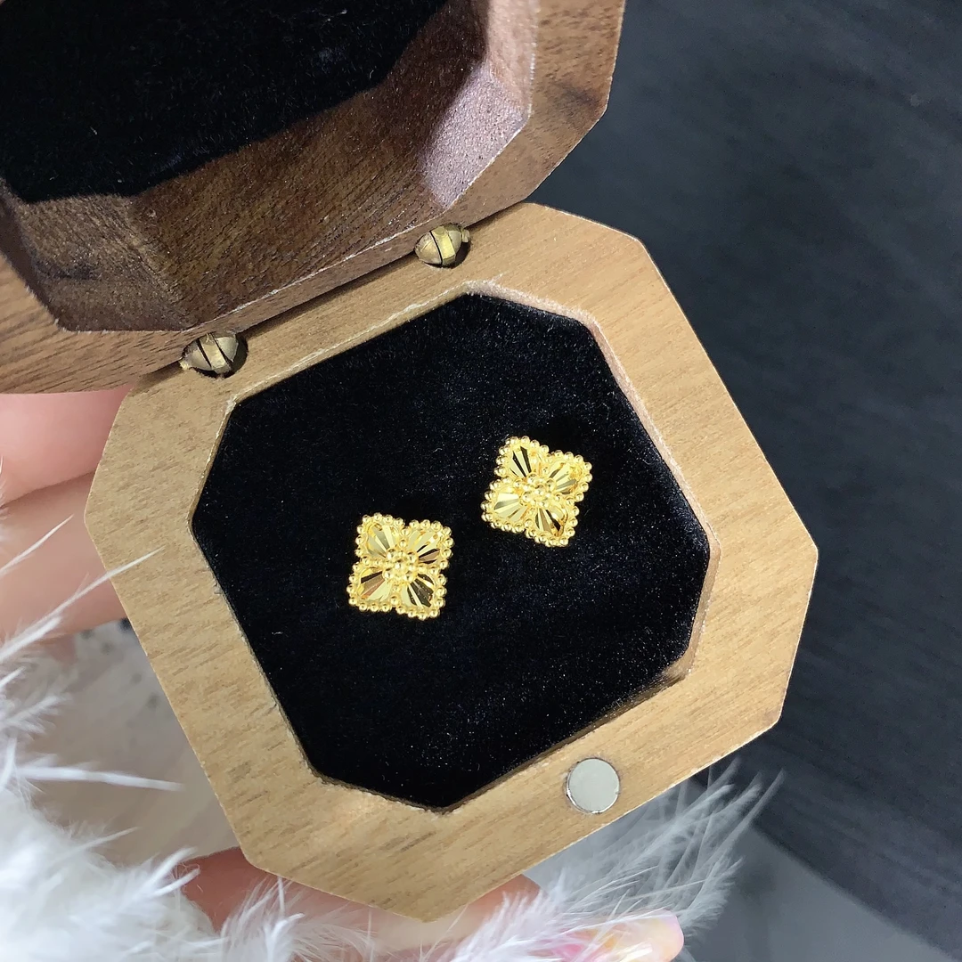 【伟新源】足金999 5G工艺  四叶花直针2.42克