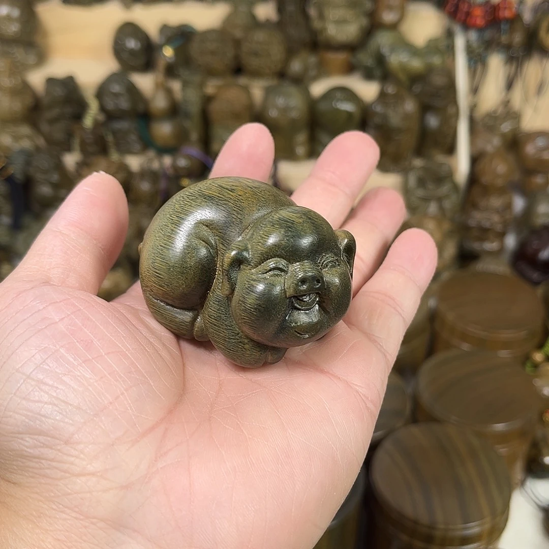 维腊木（绿檀）福猪手把件
