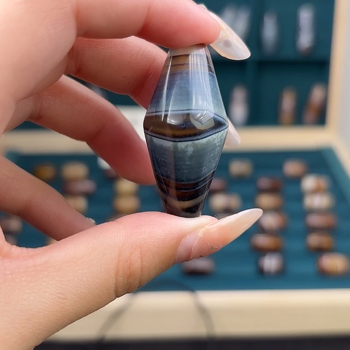 k***e玛瑙/玉髓未镶嵌珠宝奇石