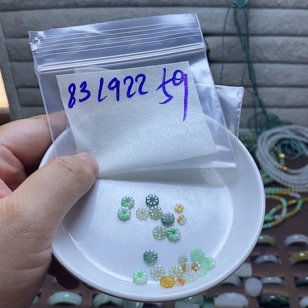 未镶嵌定制翡翠余****?